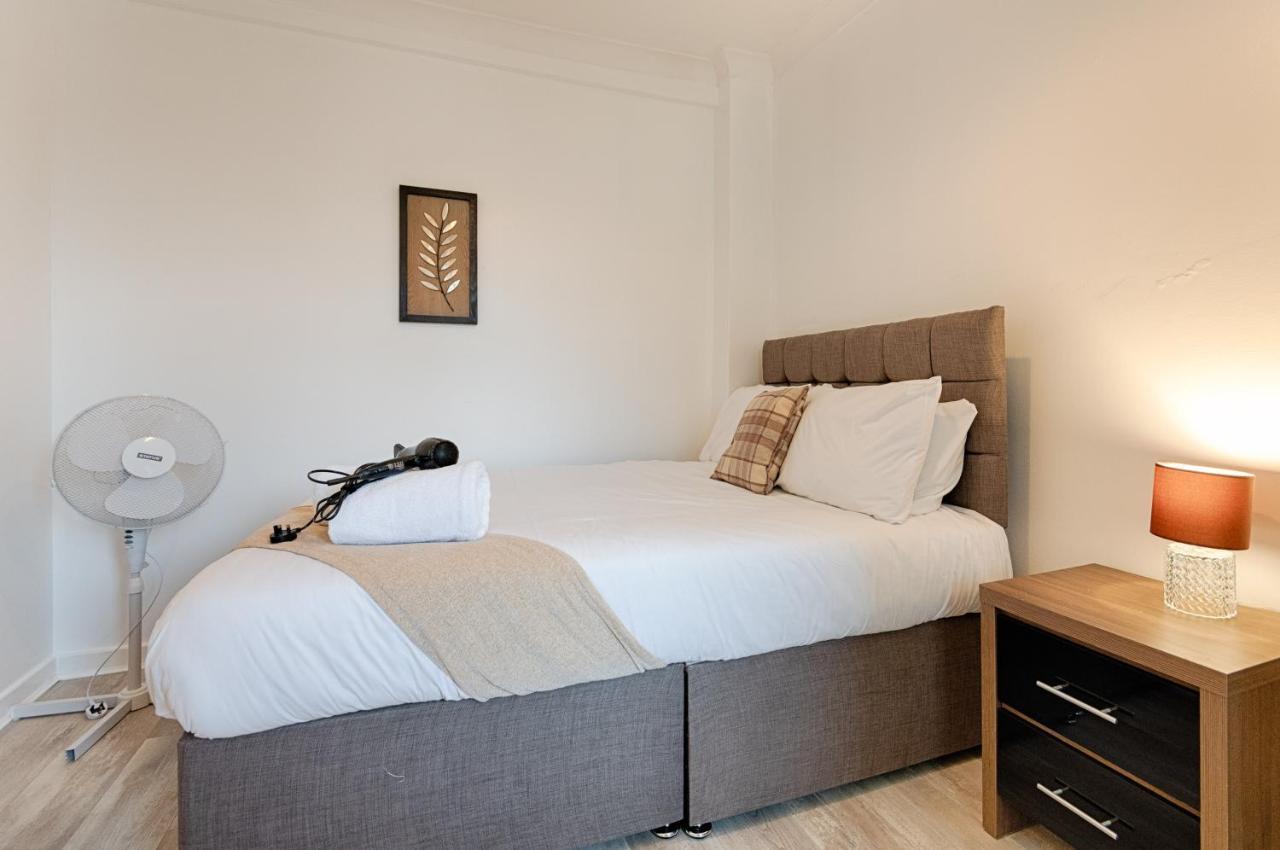 Parking, Tv In Every Bedroom! Swansea Luaran gambar
